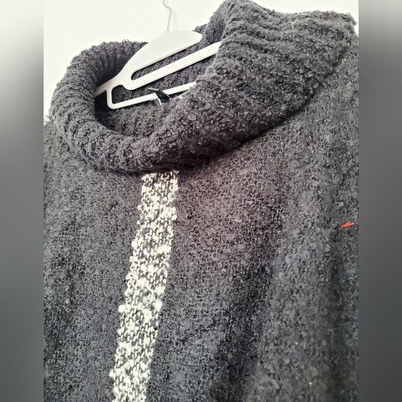 A.Byer Women's 100%acrylic One Size Sweater Ponchos Plaid Black/White/Red - Picture 12 of 16